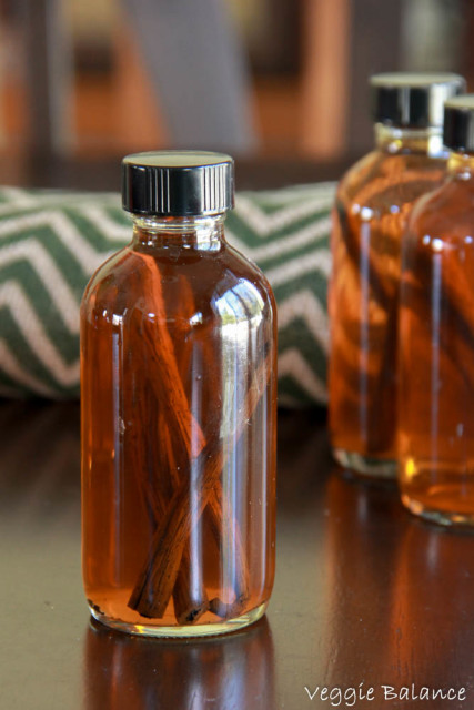 How to make Homemade Vanilla Extract - Veggiebalance.com
