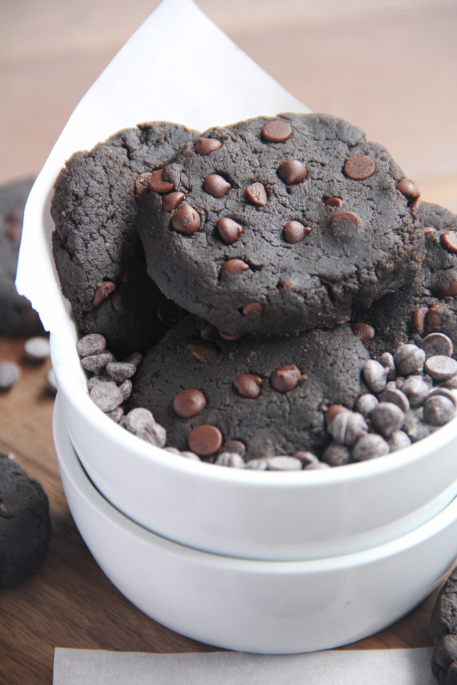 Healthy Gluten-Free Double Chocolate Chip Cookies recipe. Healthy chocolate chip cookies that are dairy-free, low-sugar and vegan. No oil added, refined sugar-free. Delicious!
