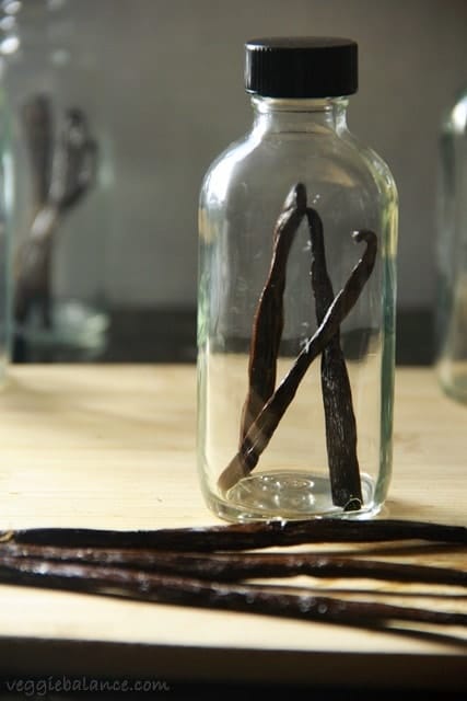 How to make Homemade Vanilla Extract - Veggiebalance.com
