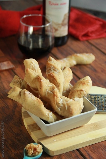Italian Garlic Bread Twists - Veggiebalance.com