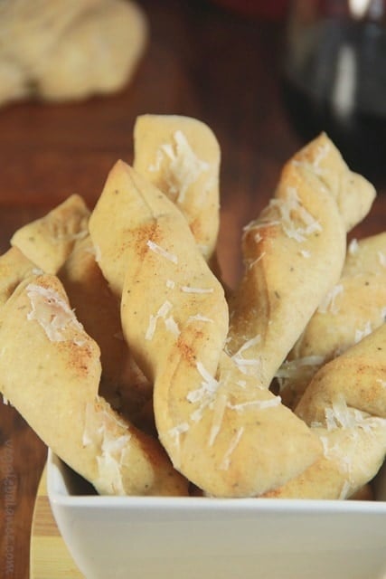 Italian Garlic Bread Twists - Veggiebalance.com