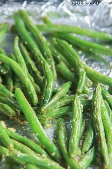 Baked Garlic Green Beans - Veggiebalance.com