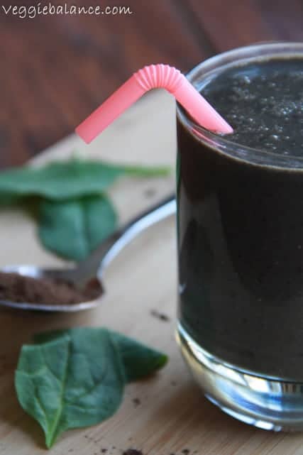 chocolate blueberry smoothie - veggiebalance.com