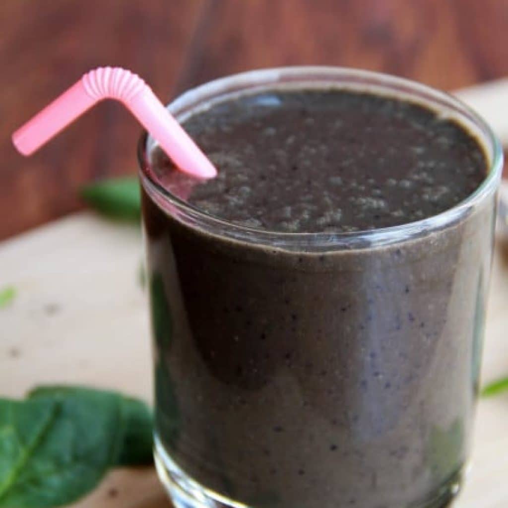 chocolate blueberry smoothie - veggiebalance.com