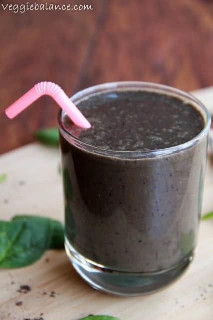 chocolate blueberry smoothie - veggiebalance.com