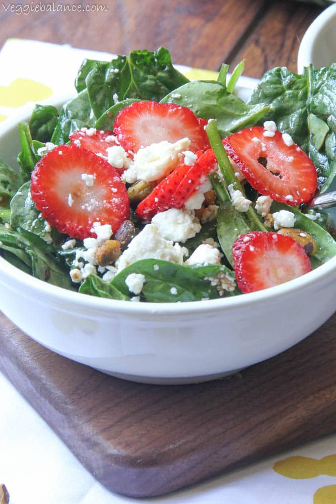 Spinach Strawberry Salad - Veggiebalance.com