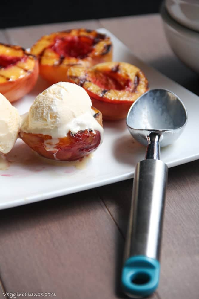 Grilled Peaches with Ice Cream - Veggiebalance.com