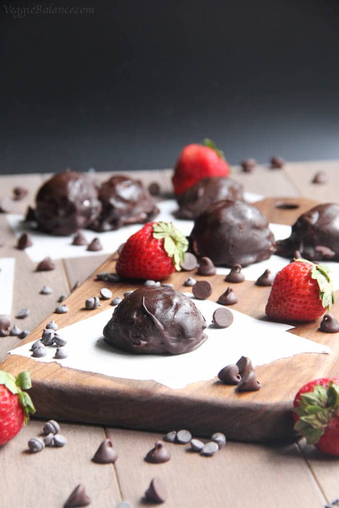 Strawberry Cream Cheese Truffles - Healthy, Low-Sugar, Gluten-Free Strawberry Cream Truffles