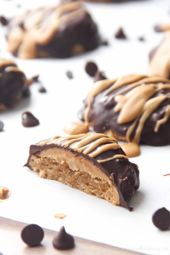 Tagalongs Girl Scout Cookies with peanut butter drizzle sliced in half showing peanut butter layers