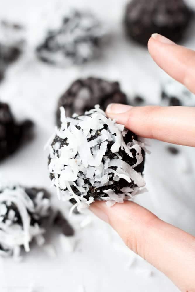 Healthy Chocolate Truffles {Gluten-Free, Low-Sugar} - Veggiebalance.com