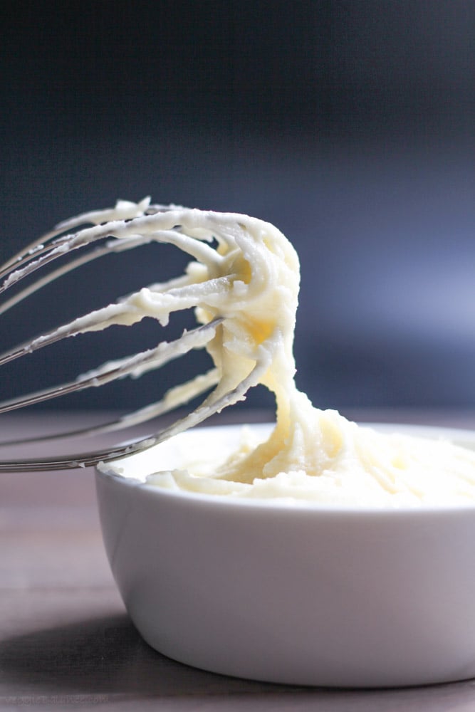 Healthy Vanilla Buttercream Frosting {Low-Sugar} - Veggiebalance.com