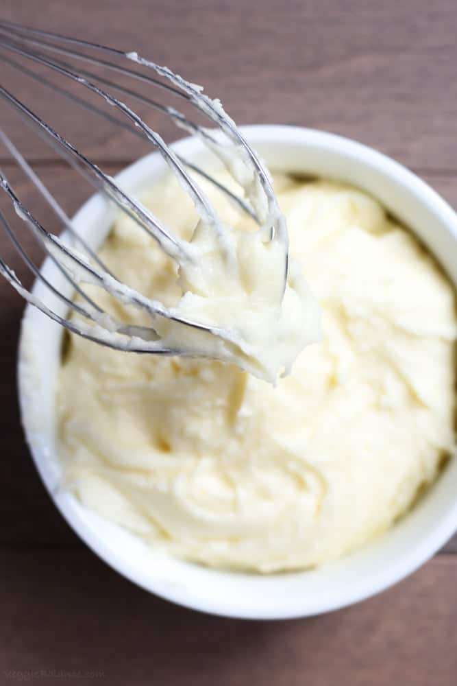 Healthy Vanilla Buttercream Frosting {Low-Sugar} - Veggiebalance.com