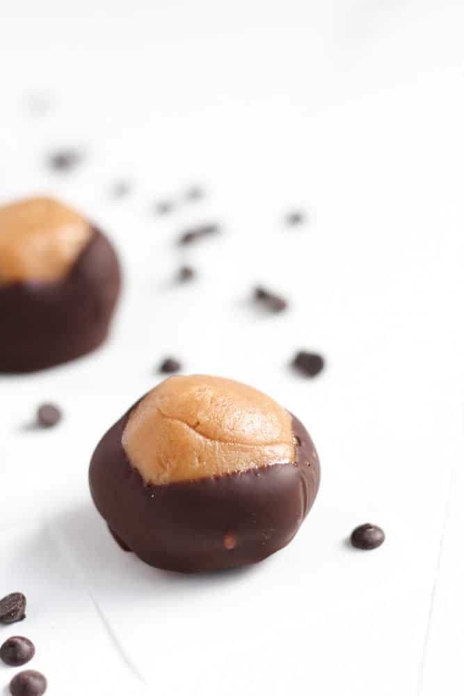 Gesunde Buckeye Balls {3-Zutaten} - Veggiebalance.com