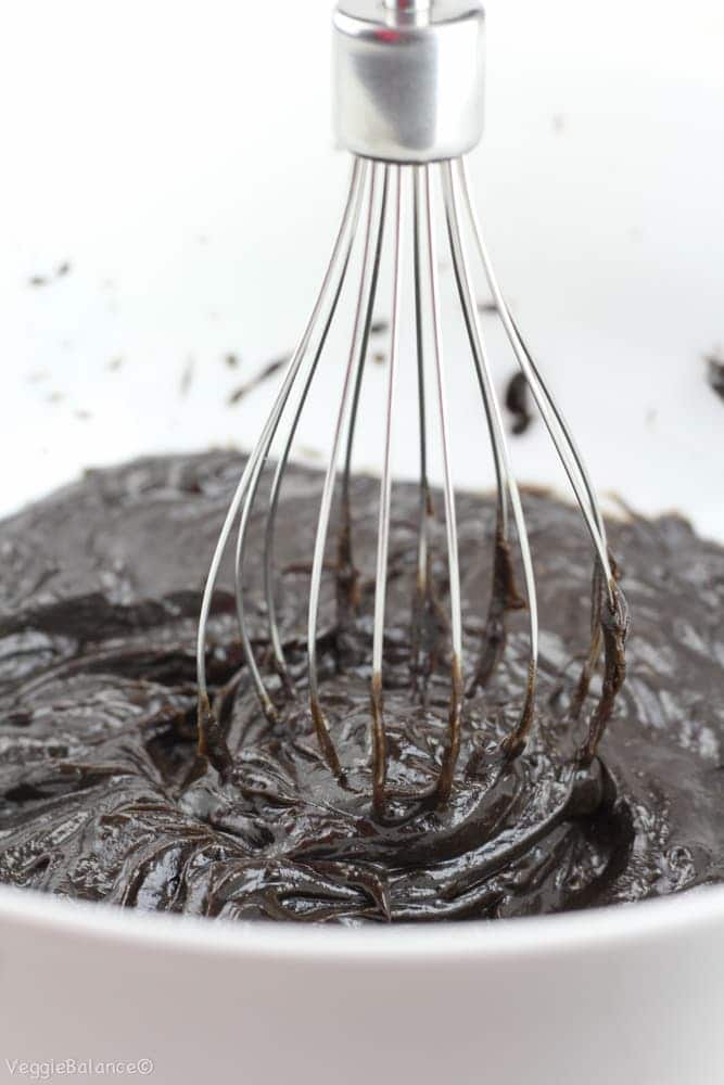 Healthy Chocolate Frosting with Avocado - Veggiebalance.com