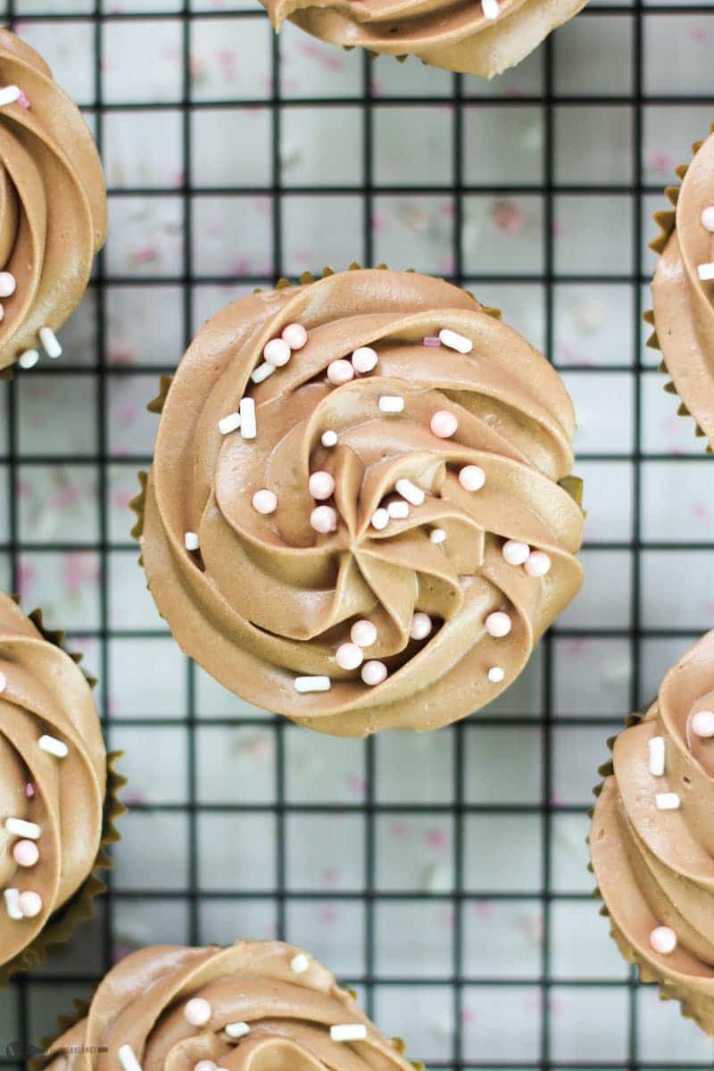 Recette de Cupcakes À la Lave Au Chocolat Fabriqués À Partir de Zéro Sans Gluten - Veggiebalance.com