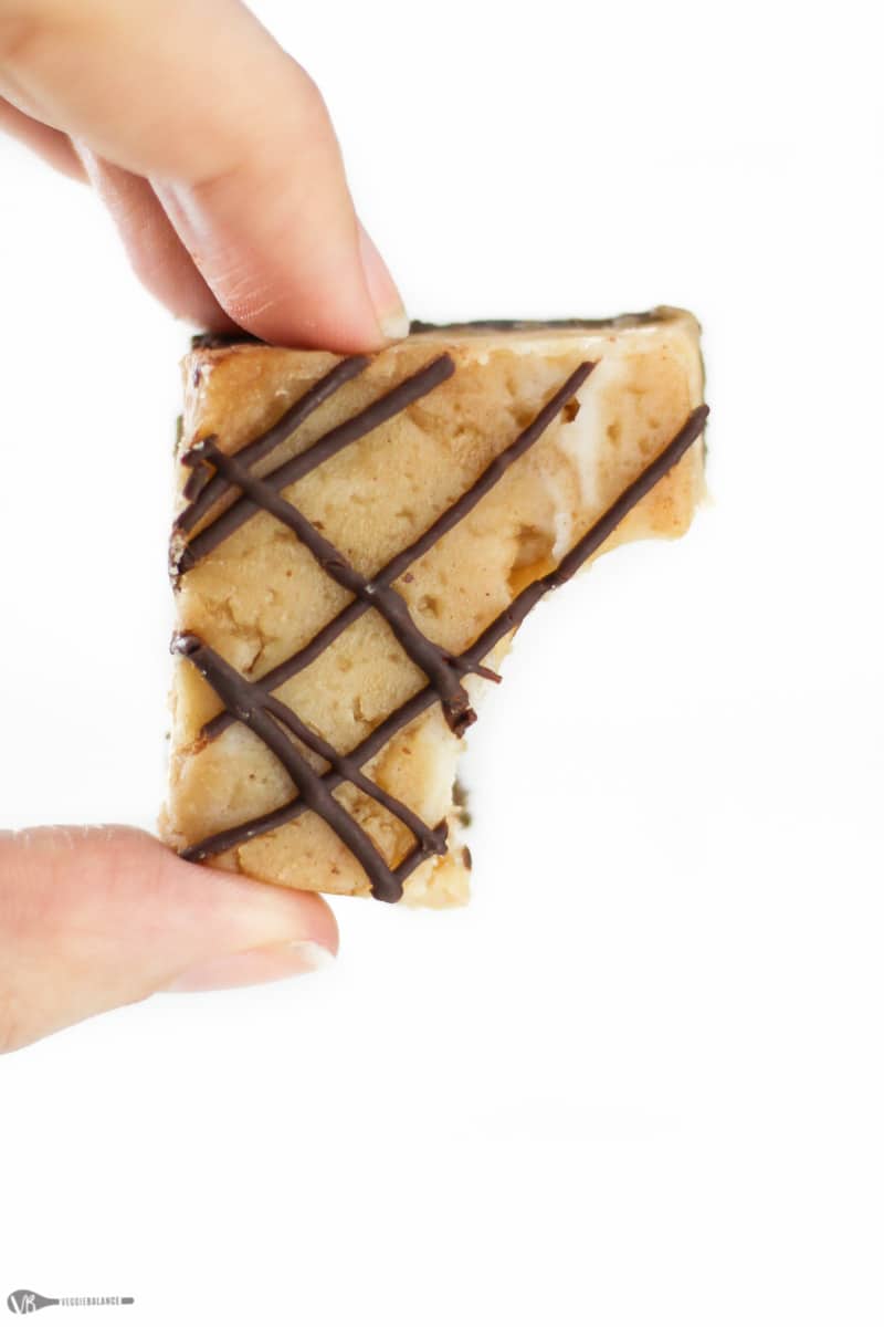 Easy No-Bake Peanut Butter Buckeye Bars Recipe - Veggiebalance.com