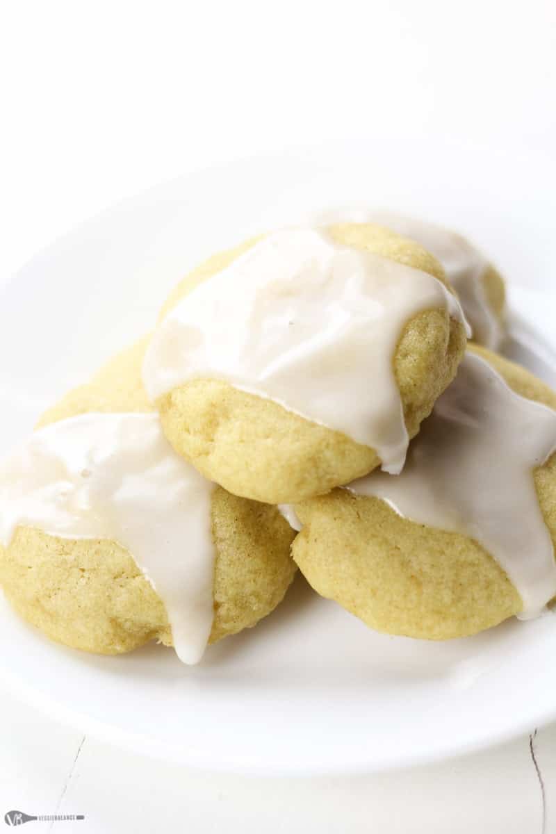 Almond Meltaway Cookies recipe - Veggiebalance.com