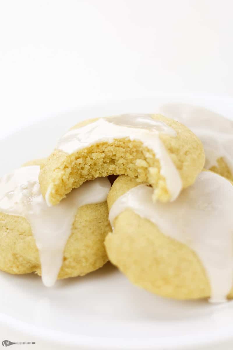 Almond Meltaway Cookies -resepti - Veggiebalance.com