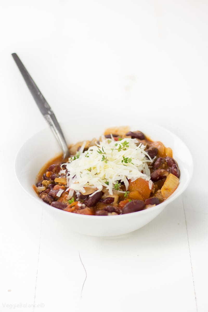 Healthy Beef Crockpot Chili - Veggiebalance.com