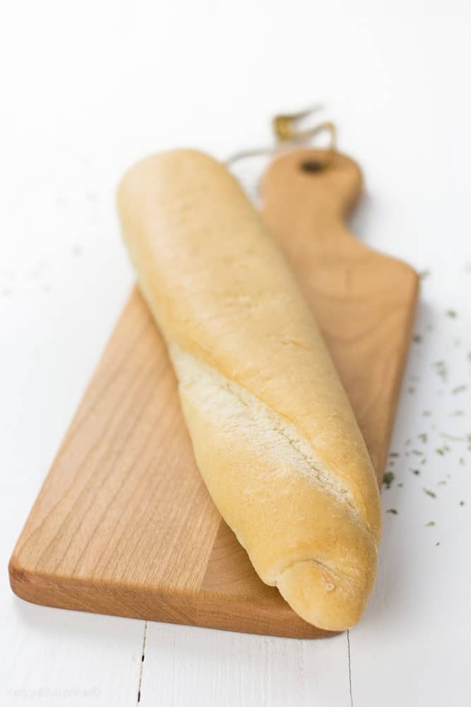 Homemade Garlic Bread with a gluten-free twist - Veggiebalance.com