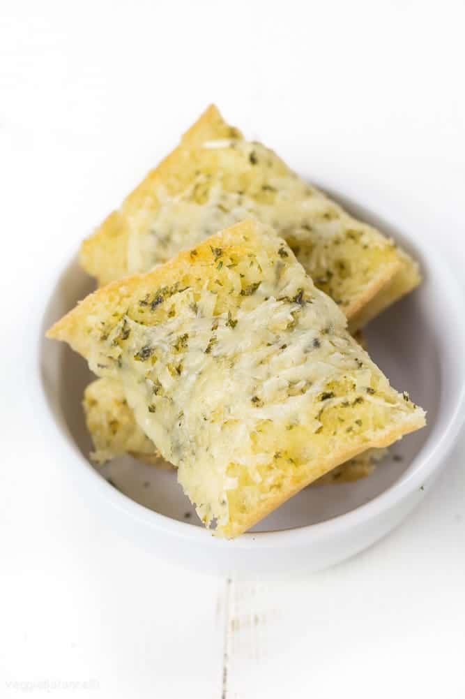 Homemade Garlic Bread with a gluten-free twist - Veggiebalance.com