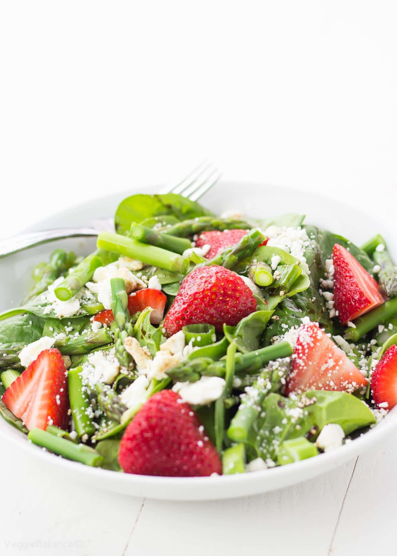 Strawberry Spinach Salad with Asparagus - Veggiebalance.com