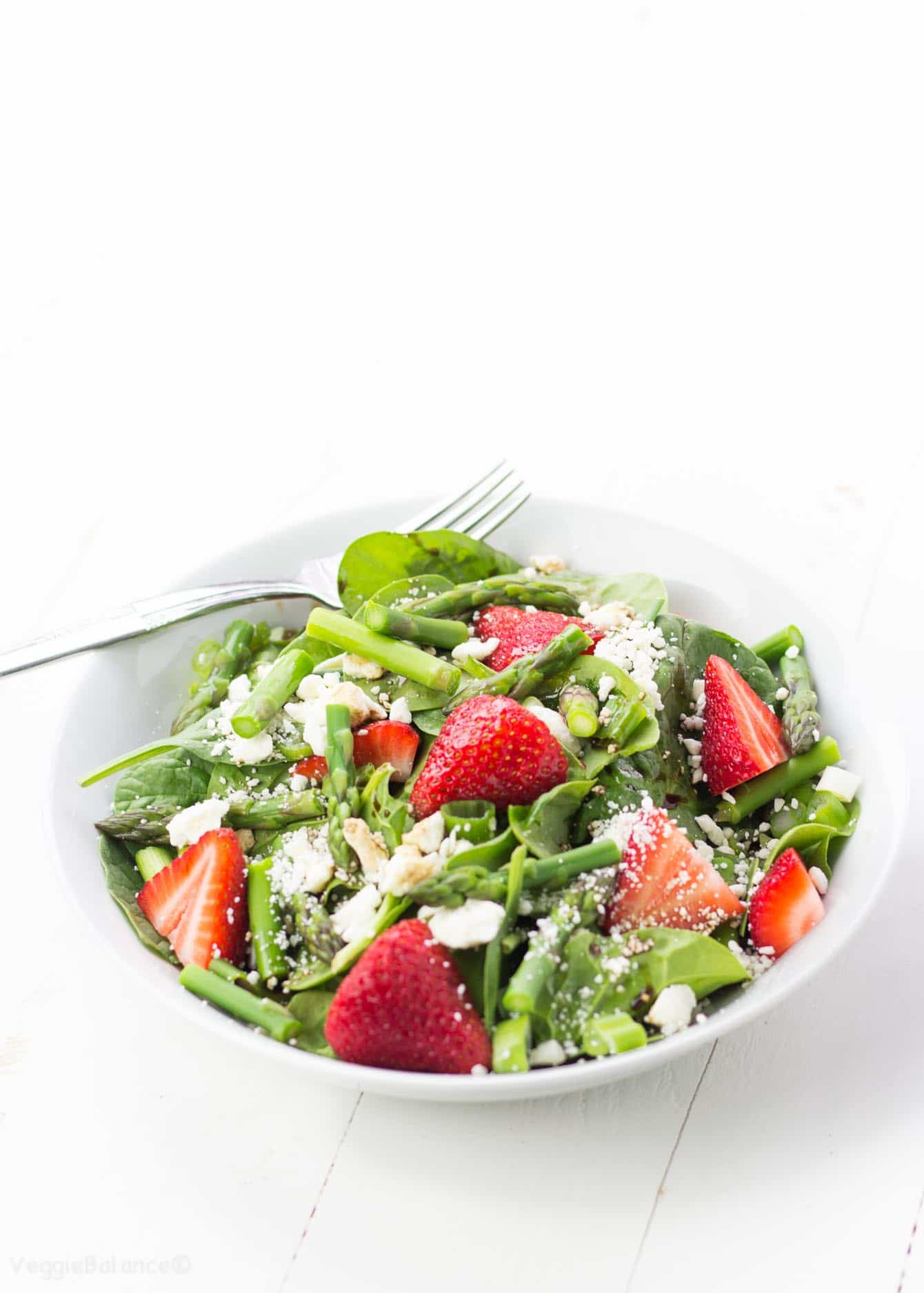 Strawberry Spinach Salad with Asparagus - Veggiebalance.com