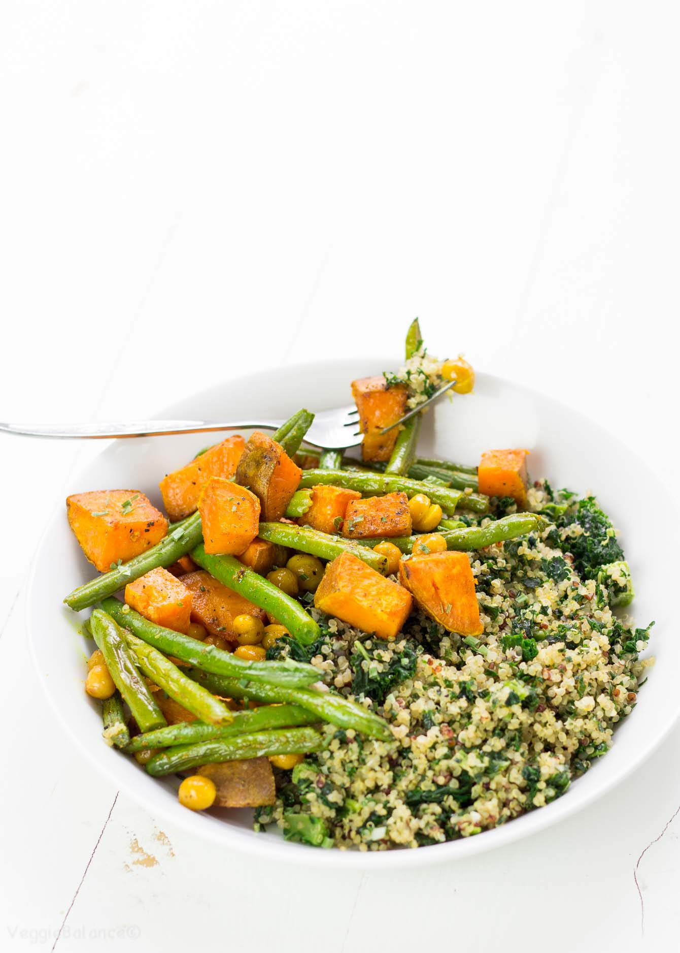 Turmeric Roasted Sweet Potato, Green Beans and Crunchy Chickpeas - Veggiebalance.com