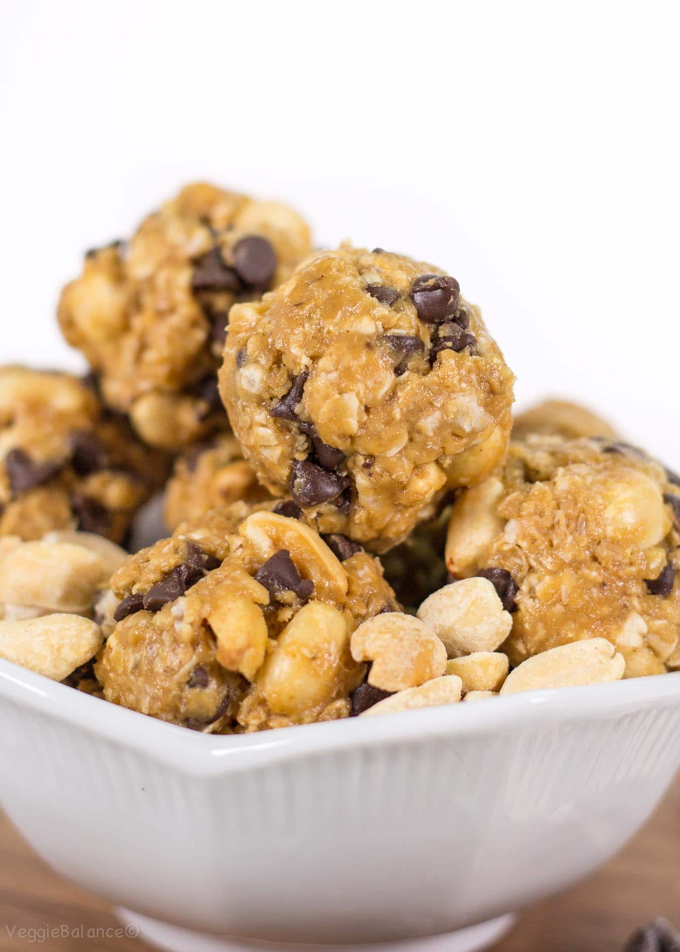 No Bake Peanut Butter Chocolate Breakfast Bites - Veggiebalance.com