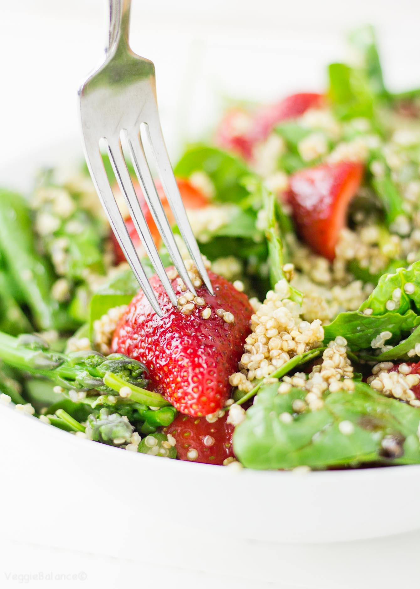 Strawberry Asparagus Quinoa Salad recipe gluten free - Veggiebalance.com