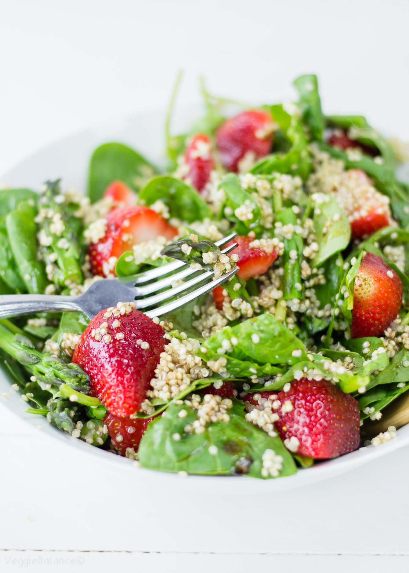 Strawberry Asparagus Quinoa Salad recipe gluten free - Veggiebalance.com